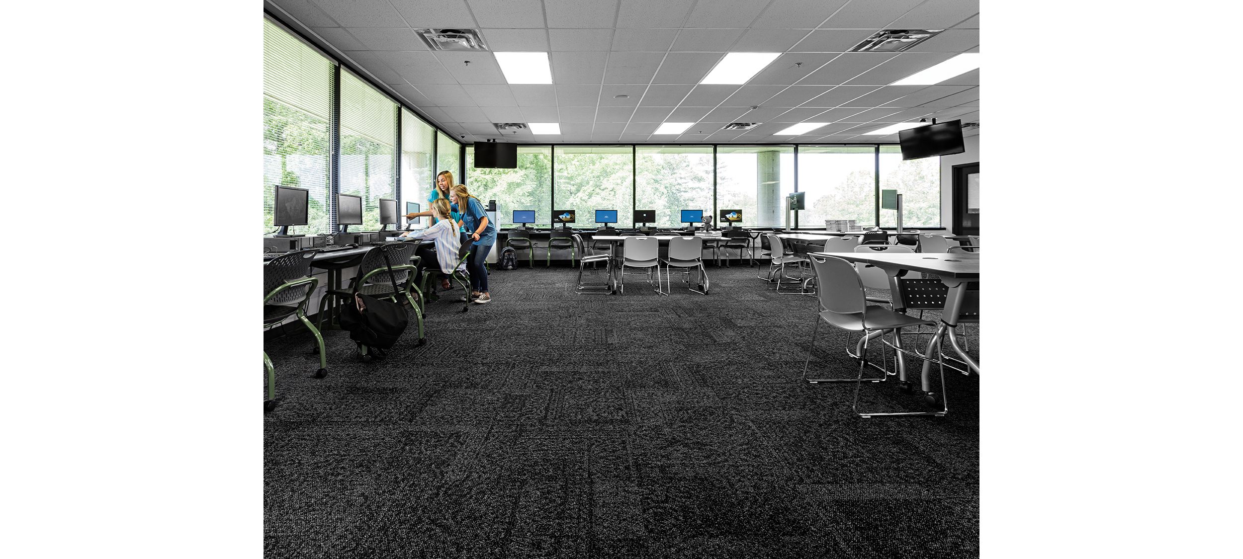 Interface Open Air 405 carpet tile in computer lab or classroom image number 2